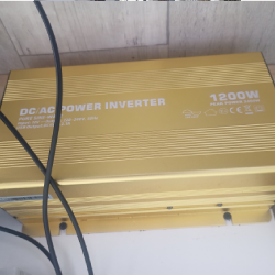 Měnič 12 V na 230 V z původní solární sestavy